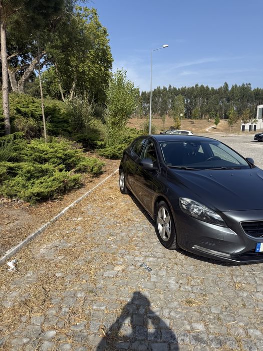 Volvo v40.