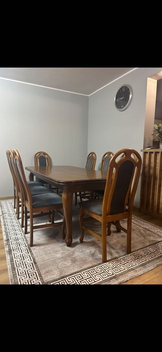 Stół z krzesłami do pokoju