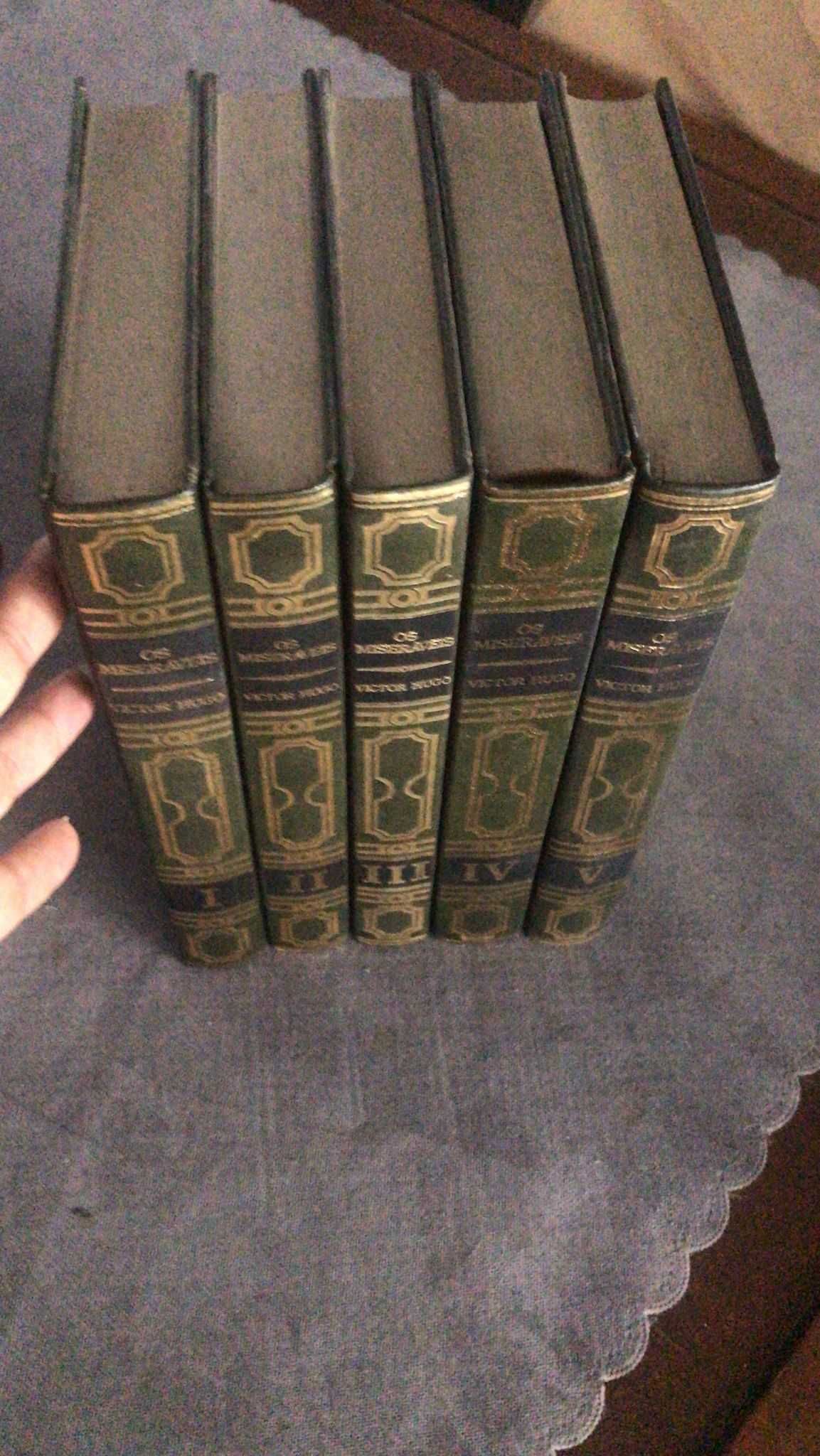 Coleção os miseráveis - 5 volumes - com retoques dourados - Como novos