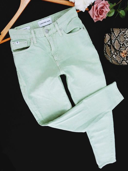 F72 miętowe jeansy damskie Calvin Klein mom fit dzinsy wysokie XS 34