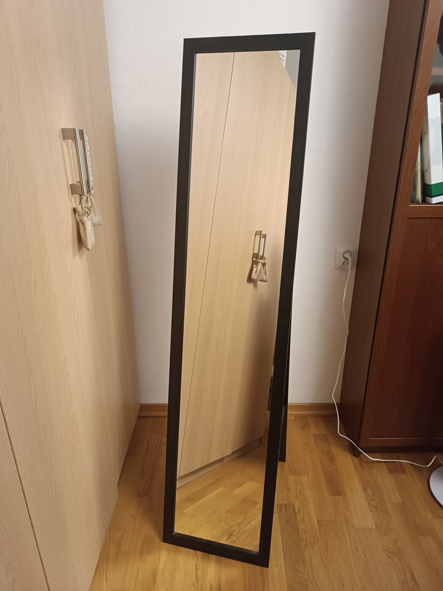 Sprzedam lustro wolnostojące