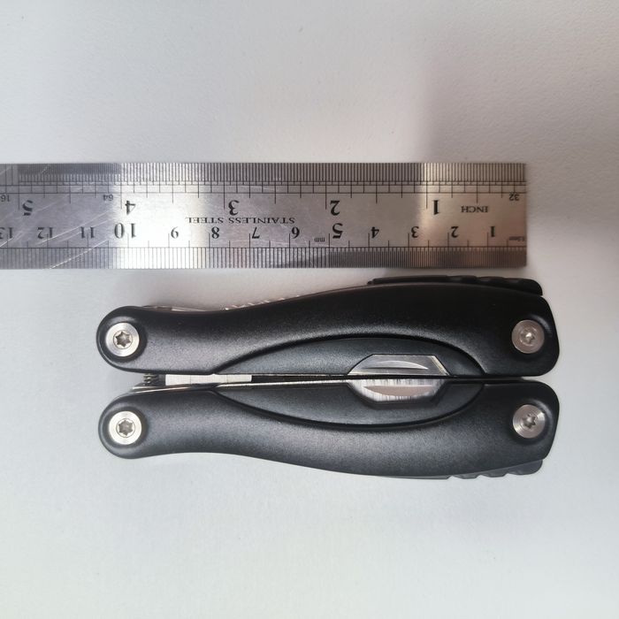 Мультифункціональний пристрій (мультитул) чорний