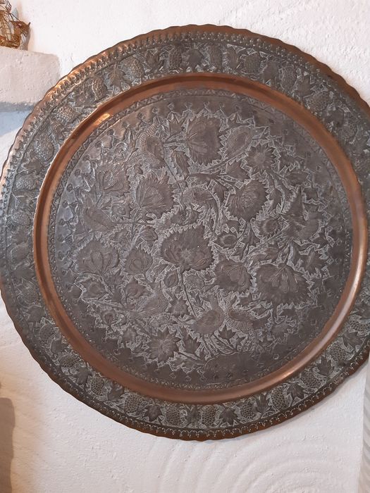 Prato metálico decorativo