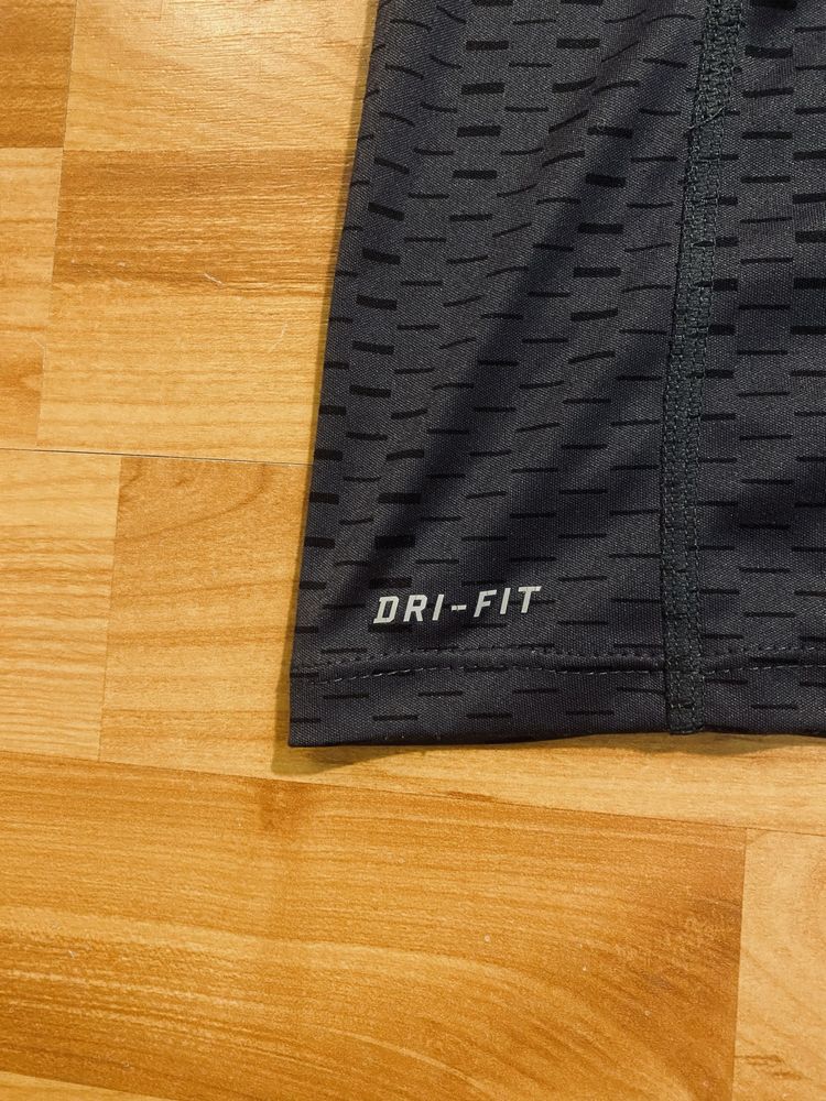 Черная спортивная футболка NIKE DRI FIT | S размер