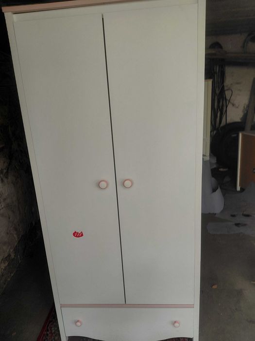 Meble do pokoju dziewczęcego