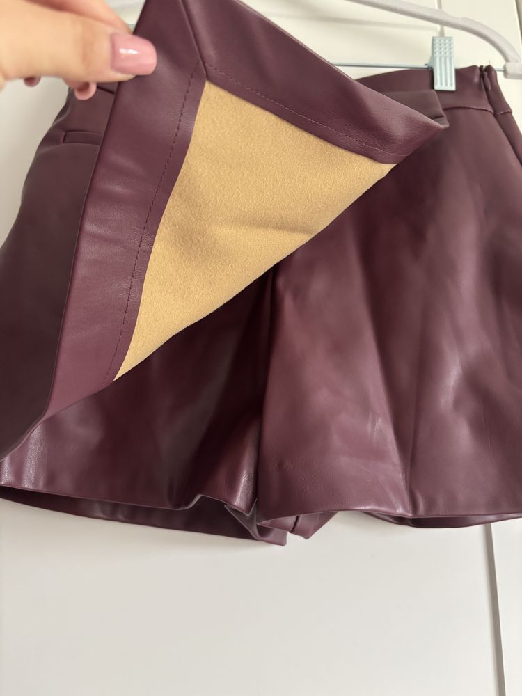 Wiśniowe bordowe spódnico-spodenki Stradivarius nowe z metką skórzane