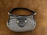 Vendo mala GUESS de ombro, completamente NOVA.