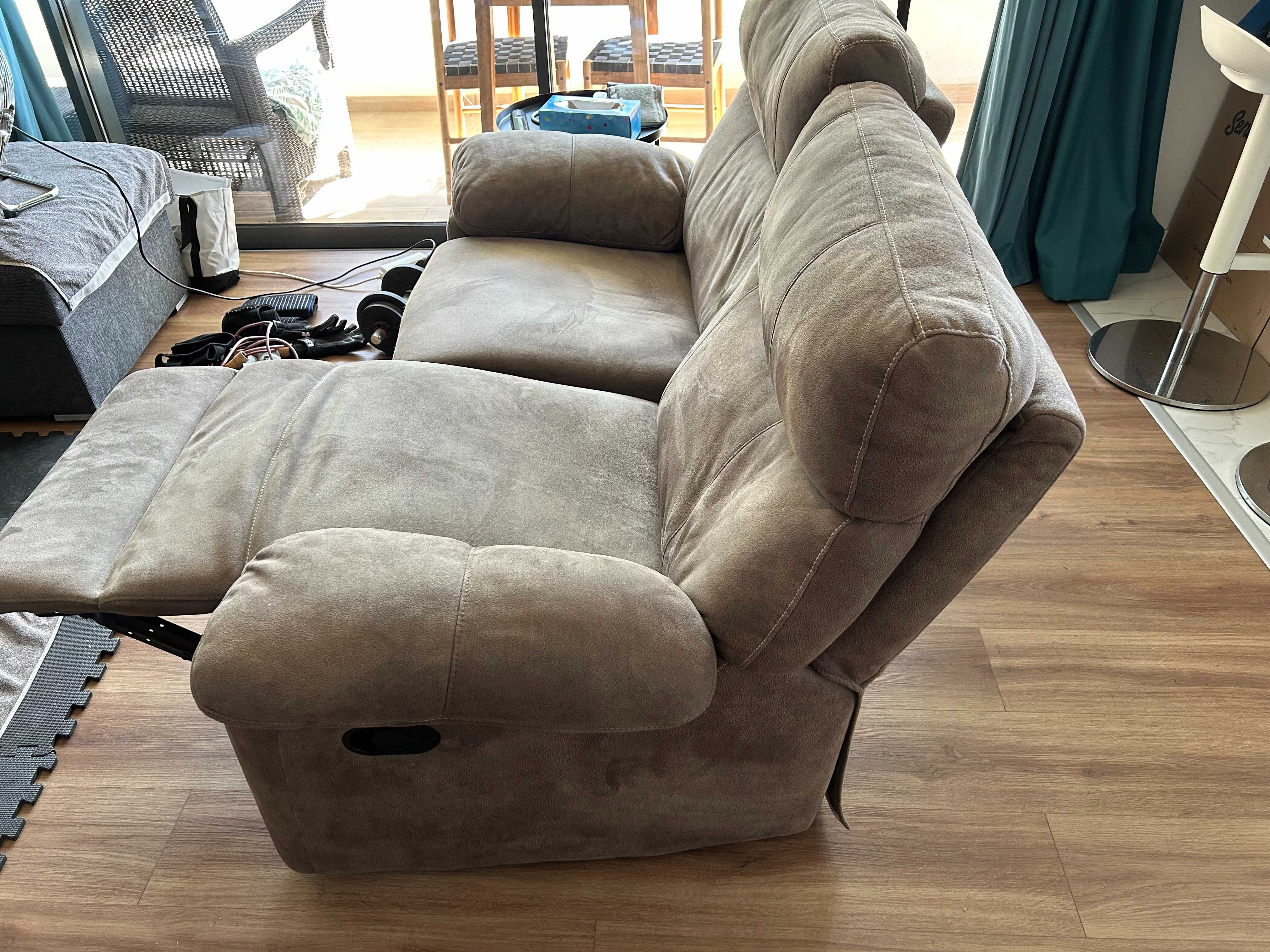 Very comfortable reclining loveseat -perfect for relaxing.