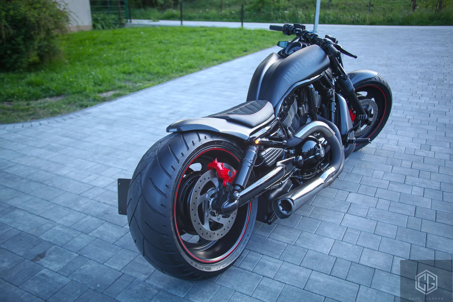 Harley-Davidson V-Rod Night Rod custom AIR RIDE, Led, czarny mat, wydech vans&hines
