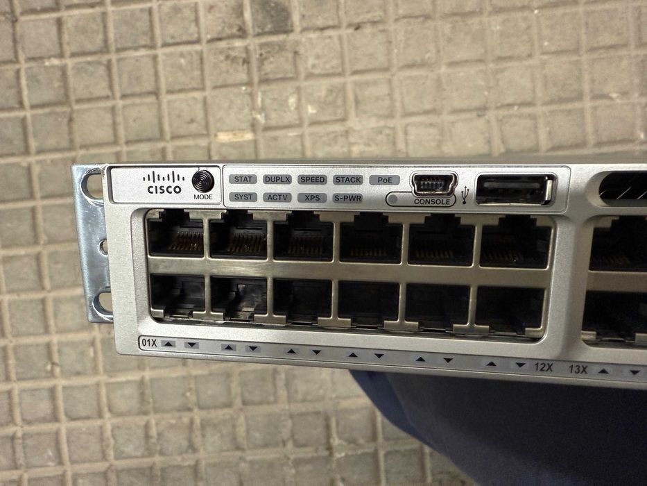 Cisco WS-C3850-48x UPOE+ LAN Base switch C3850-NM-4-10G 2x PSU