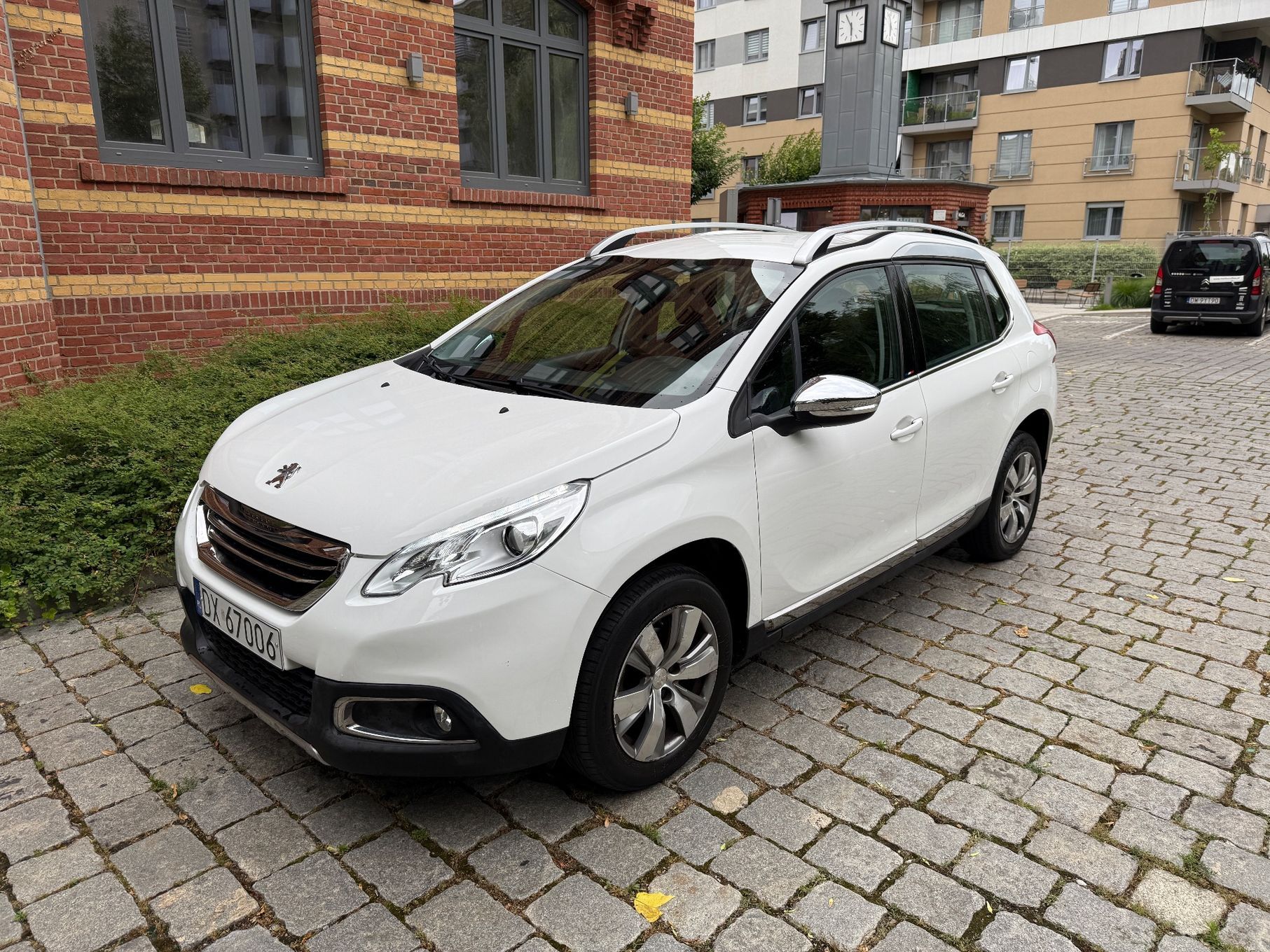 Peugeot 2008 Peugeot 2008 Nawigacja Podświetlany sufit Automatyczna Klima LED