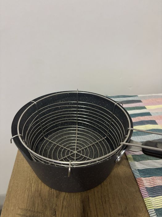 Garnek z koszykiem do smażenia frytek