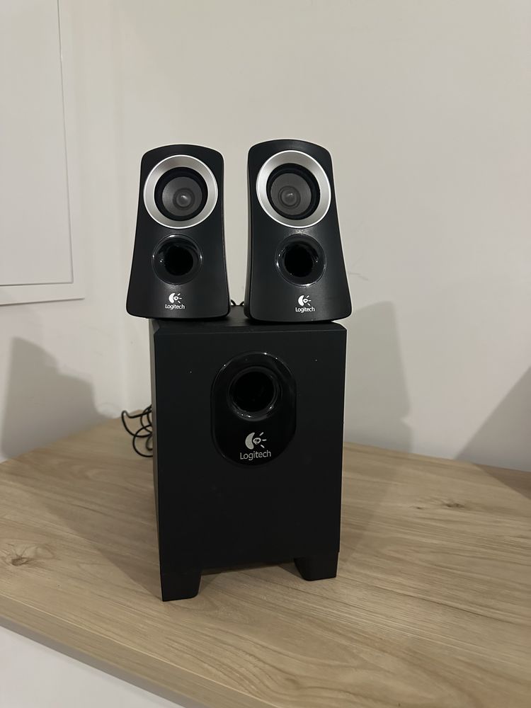 Colunas Logitech com subwoofer