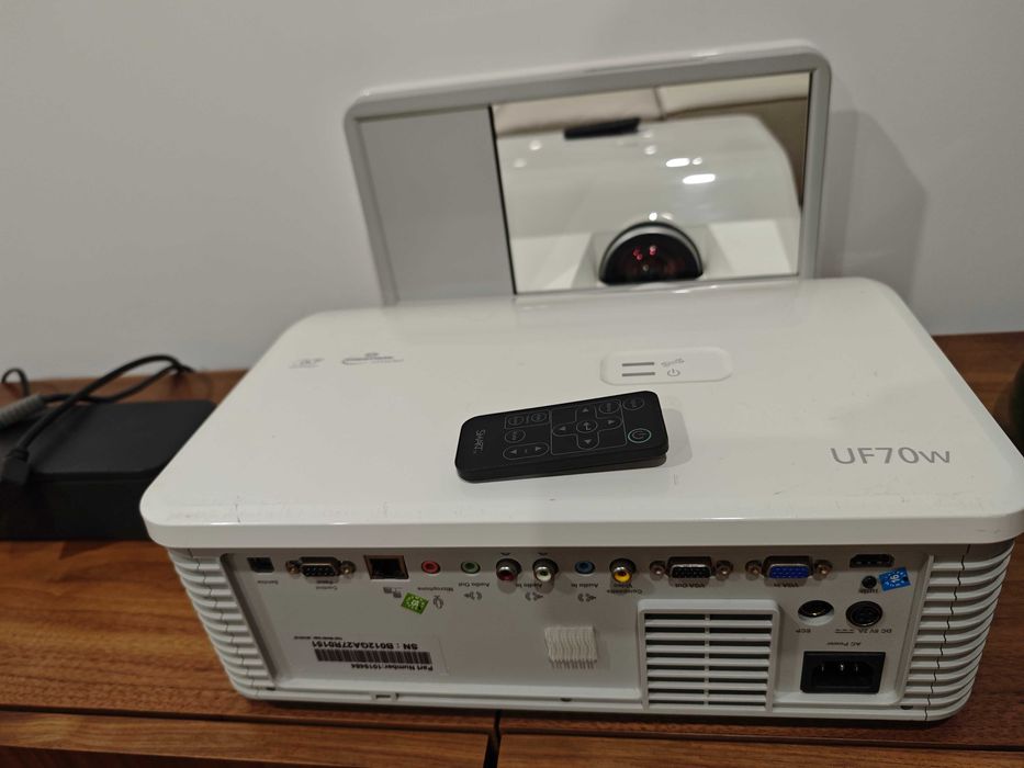 Projetor Smart UF70w DLP Ultra Short Throw
