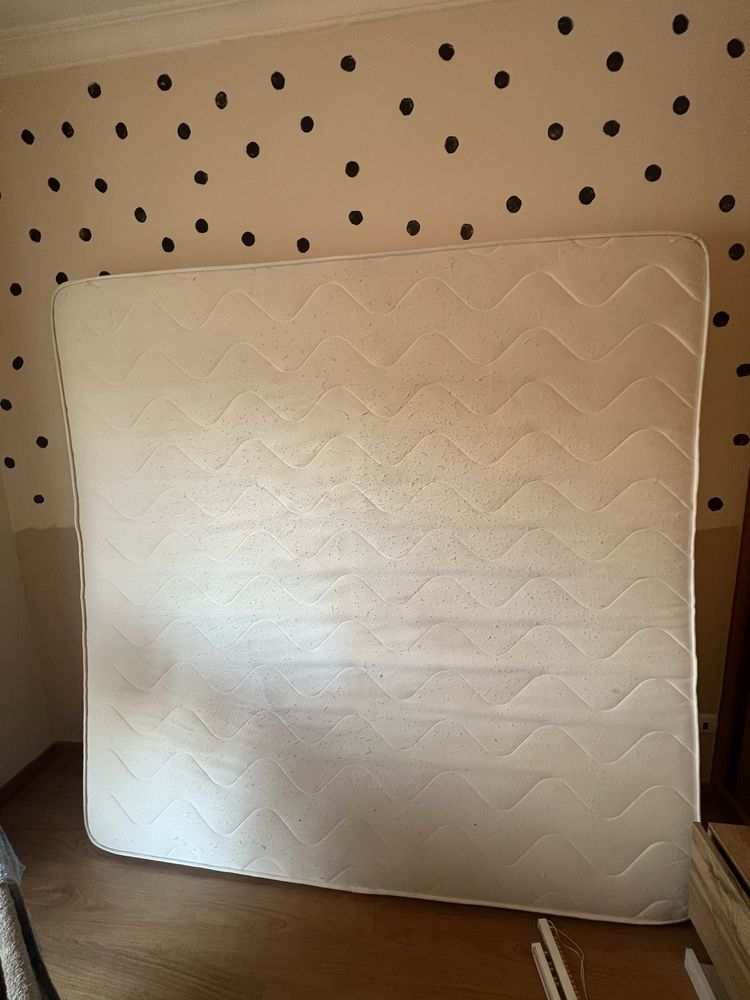 Cama Casal com estrado e colchão ( negociavel )