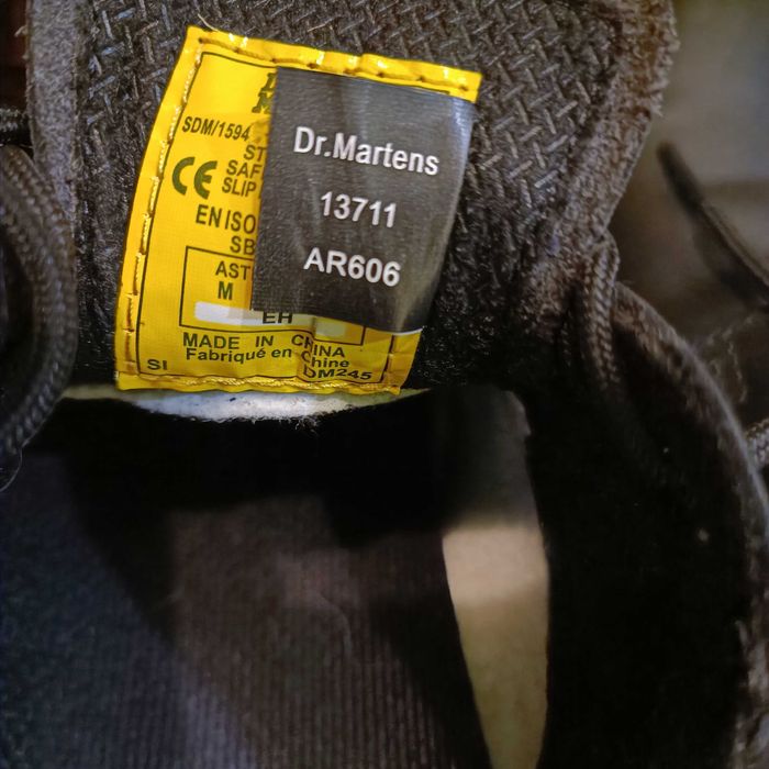 Спецобувь с усиленным металлическим носком  Dr Martens