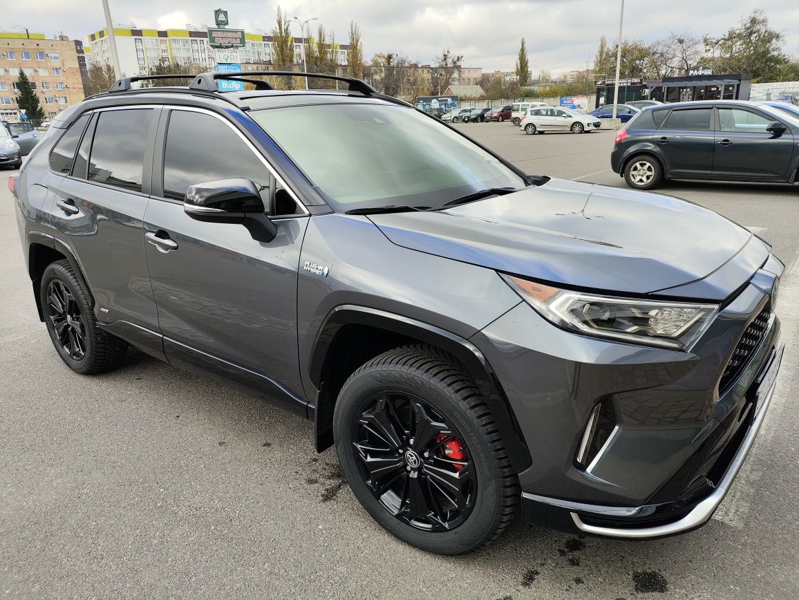 Toyota RAV4 XSE plug-in hybrid prime