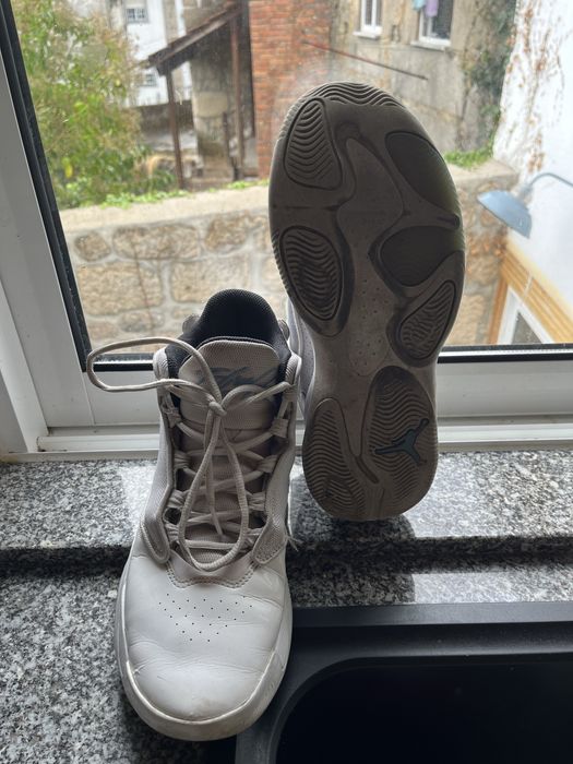 TENIS JORDAN AURA 4