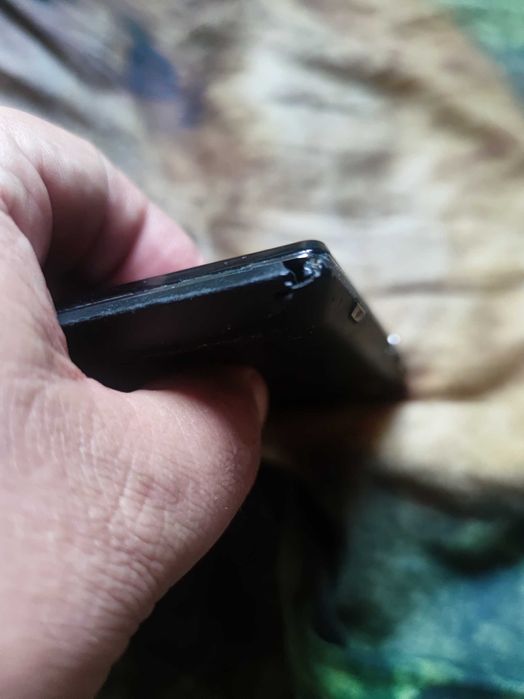 Sony Xperia F3111    Sony Experia C2105