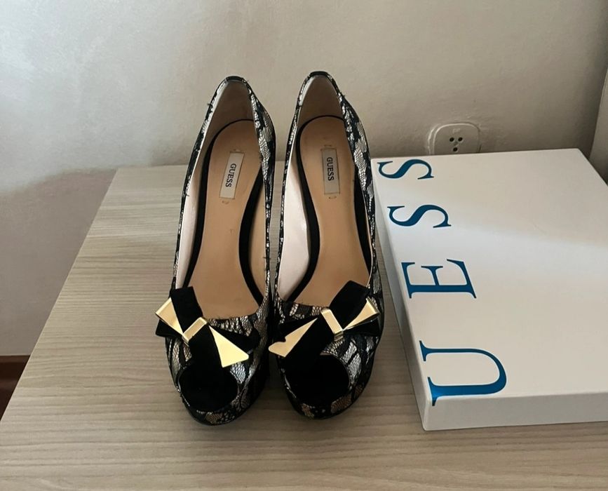 Sapatos GUESS edição especial limitada pele forrada a renda preta