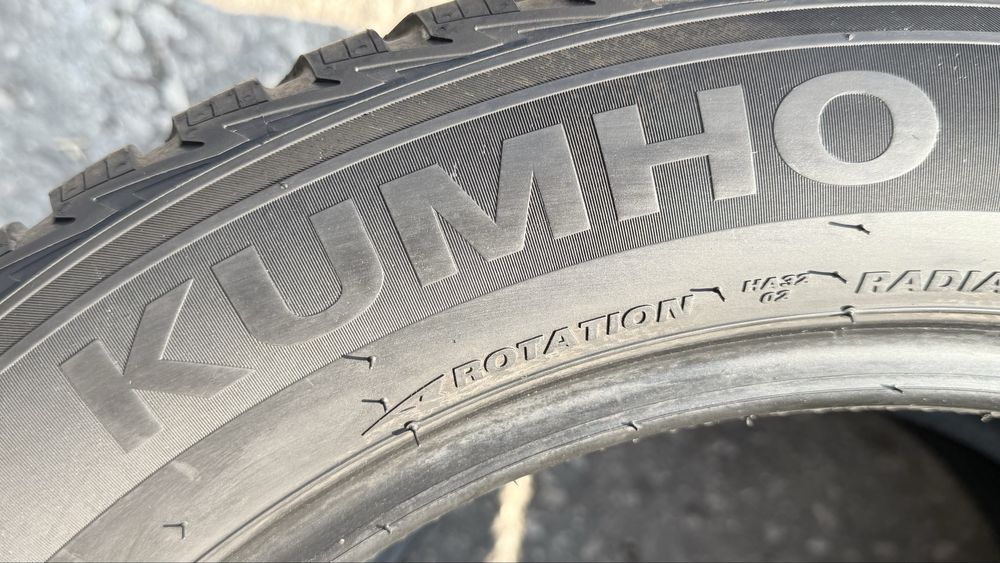 Pneus 215/55zr17 Kumho Solus 4S HA32 4 Seasons com 75% piso
