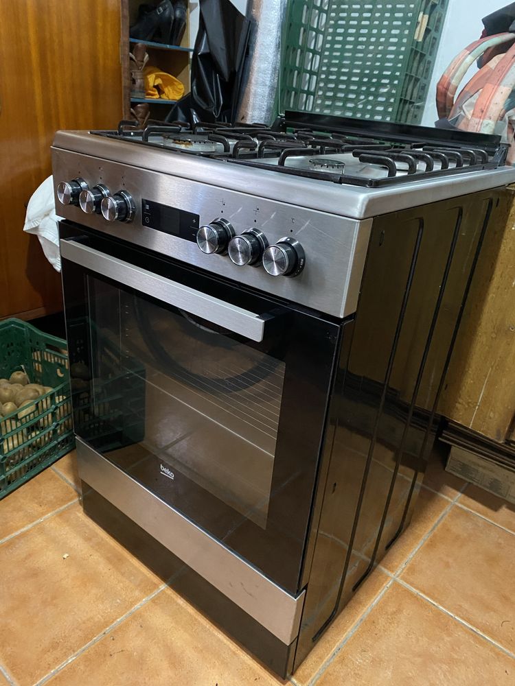 Fogão com forno  BEKO