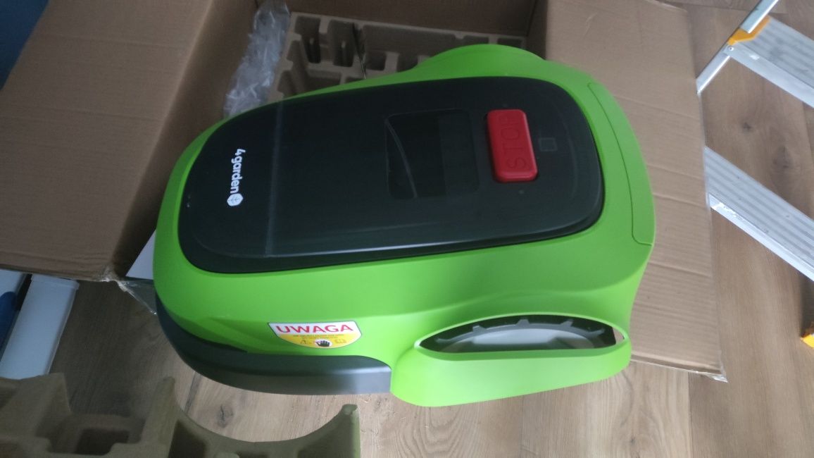 Robot koszący, kosiarka automatyczna 4garden AR900