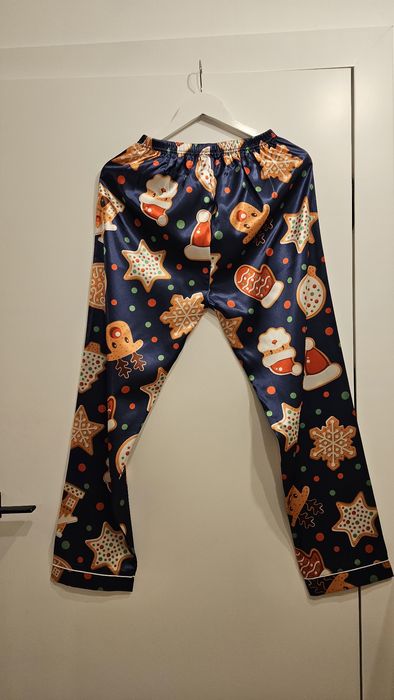 Satynowa piżama świąteczna granatowa mikołaje choinki gwiazdy