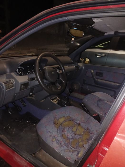 Renault clio 1.2 gasolina *acidentado*