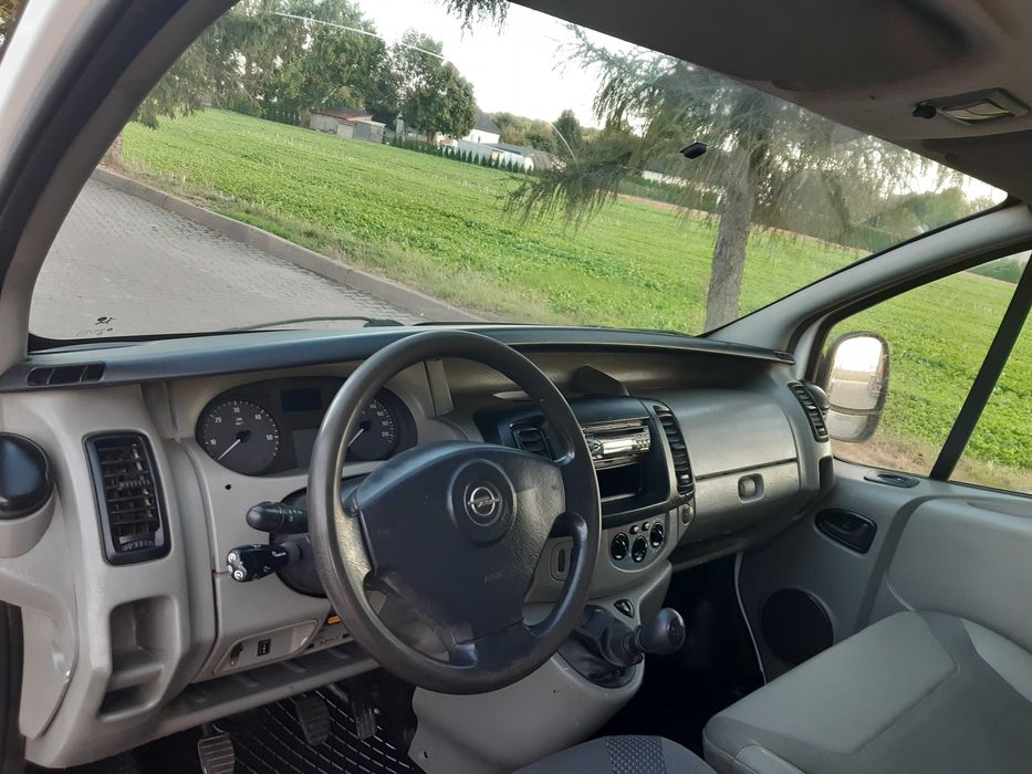 Opel Vivaro 2,0 CDTI 115 KM niski przeb. klima cały oryginał