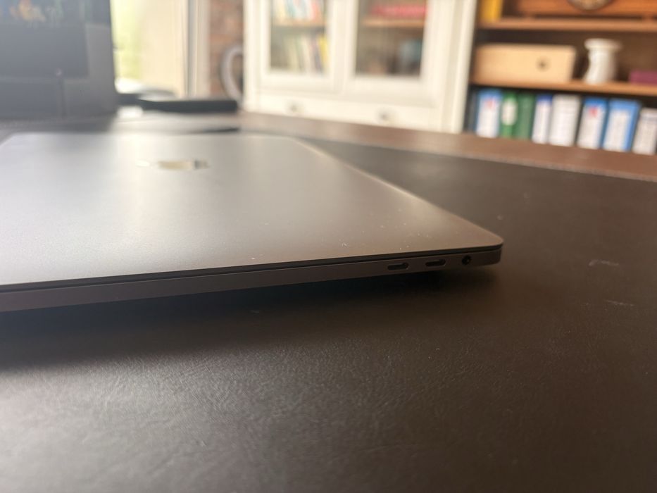 Macbook Pro 2019 4 wejscia thunderbolt