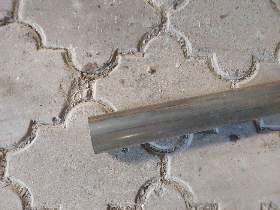 Продам трубу металеву залишок.  Нова 3.74м