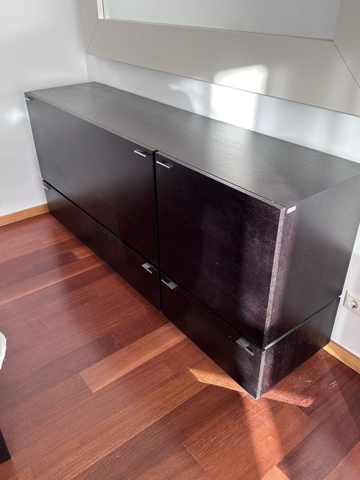 OPORTUNIDADE - Aparador de sala em Wengue