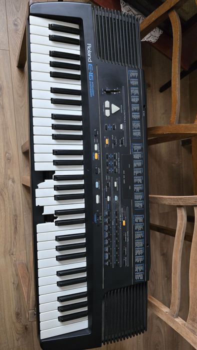 Roland E-16 uszkodzony