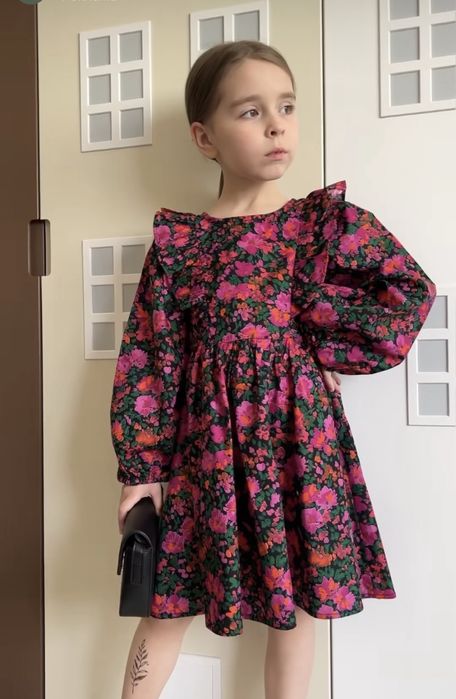 Неймовірне плаття платье сукня у квіти на дівчинку