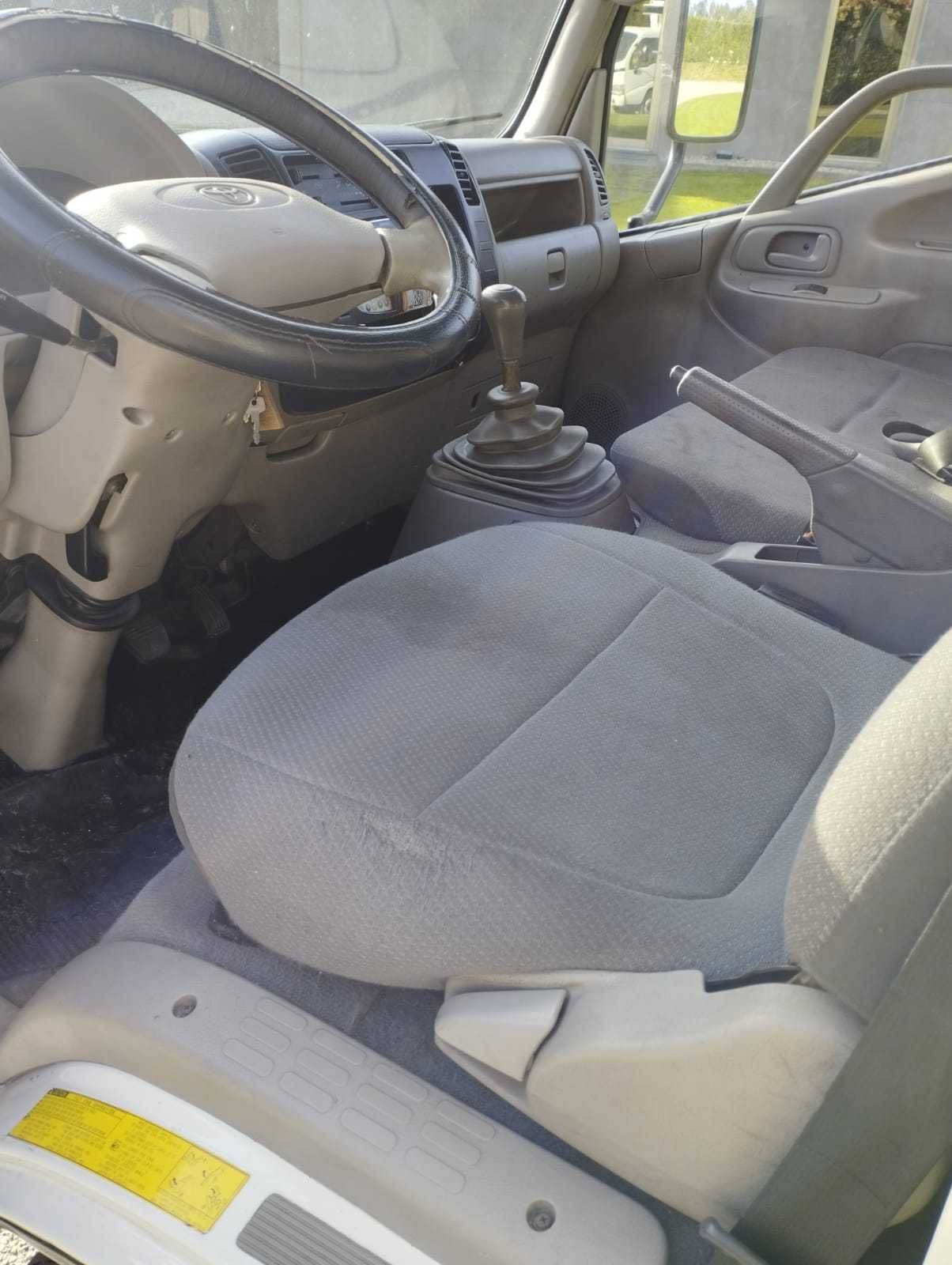 Toyota Dina 2006