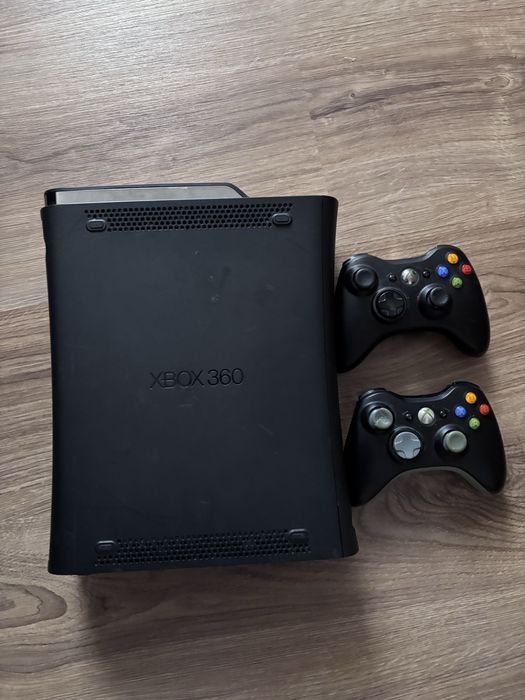Xbox 360 z dwoma Kontrolerami