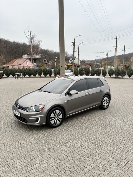 Продам Volkswagen E Golf гарний стан чудова комплектація