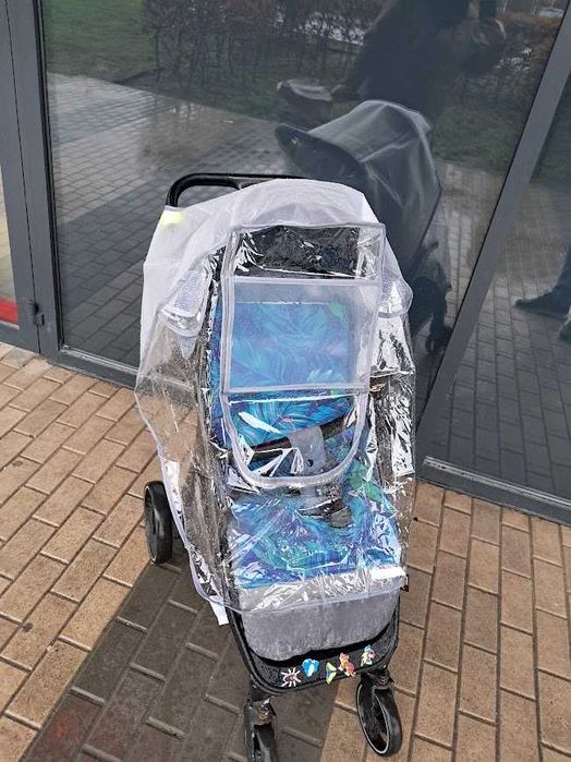 Sprzedam folię przeciwdeszczową na wózek dziecięcy – rozmiar L,