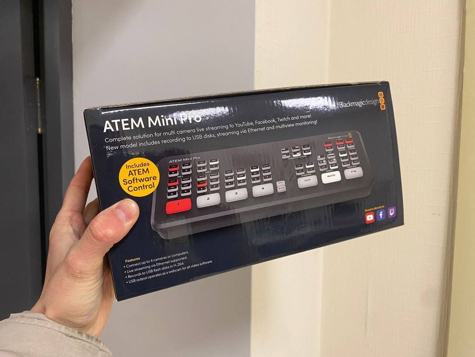 Відеомікшер ATEM Mini Pro Видеомикшер в новому стані !