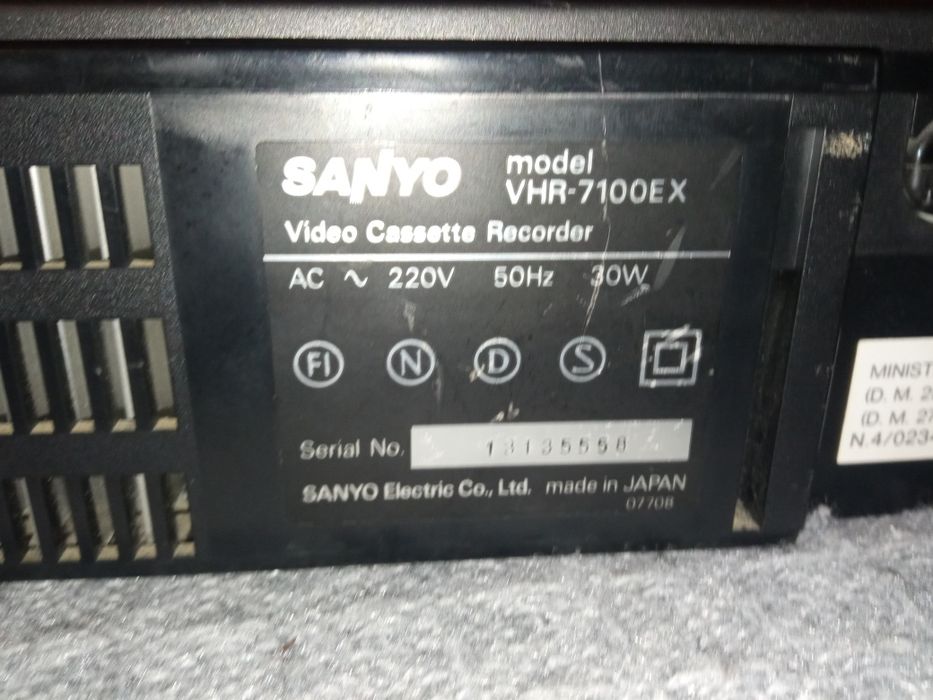 Magnetowid VHS  Sanyo GoldStar ITT Digital - opis.