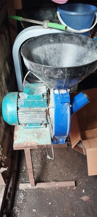 Продам зернодробилку
