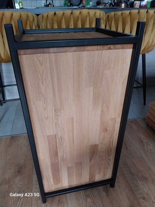 Półka na płyty winylowe