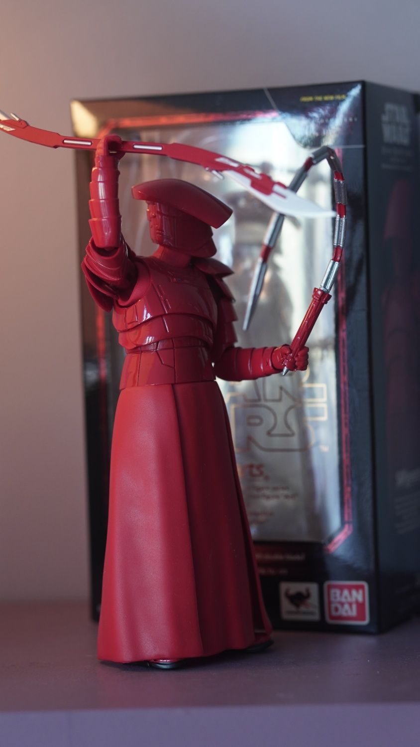 SHFIGUARTS STAR WARS Elite Praetorian Guard (with double blade)
