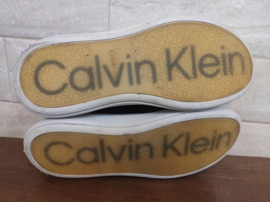 Оригінальні шкіряні кросівки Calvin Klein   37 р