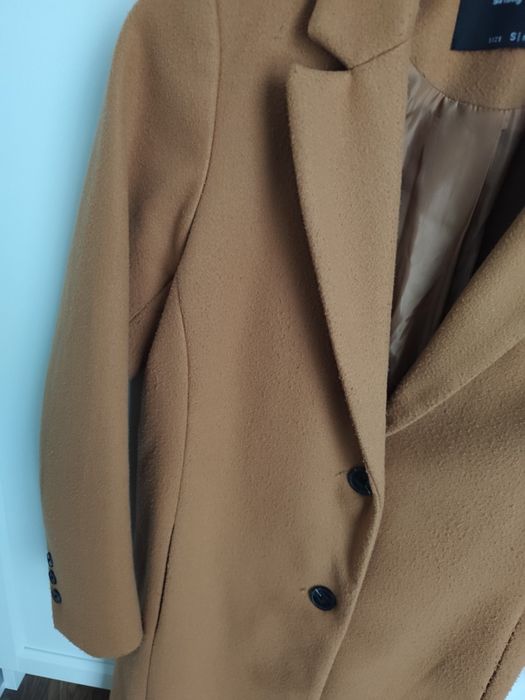 Płaszcz camel brązowy jednorzędowy Sinsay S jesień