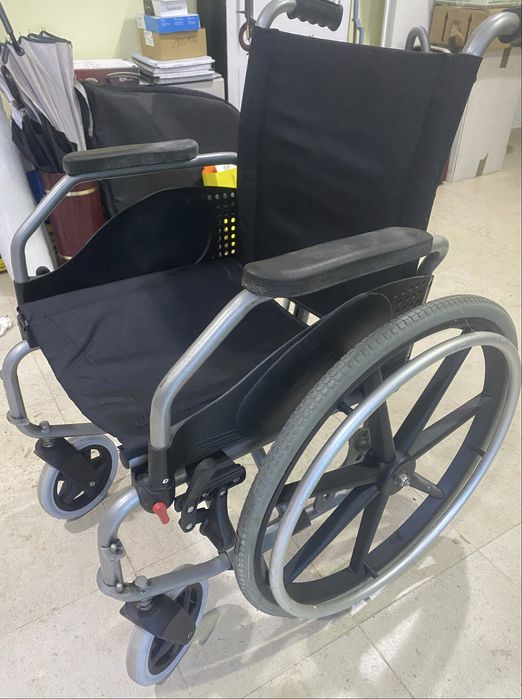 Cadeira de rodas como nova
