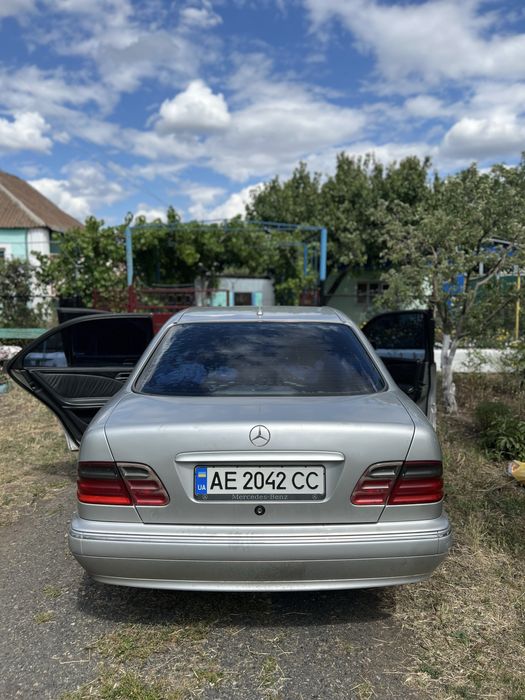 Продам Mersedes Benz 210