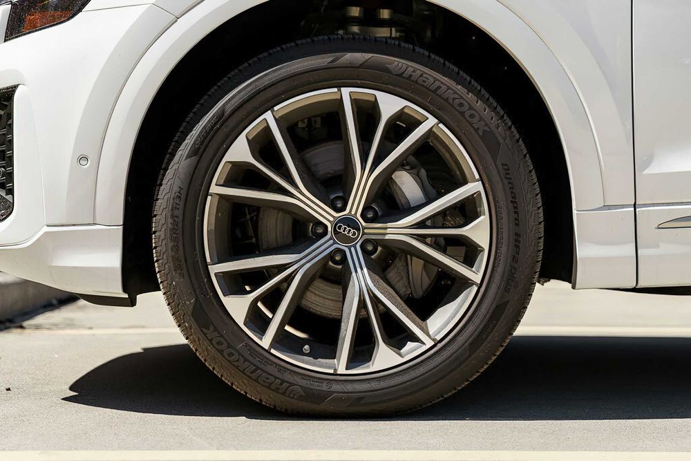 Audi Q8 PREMIUM      2025