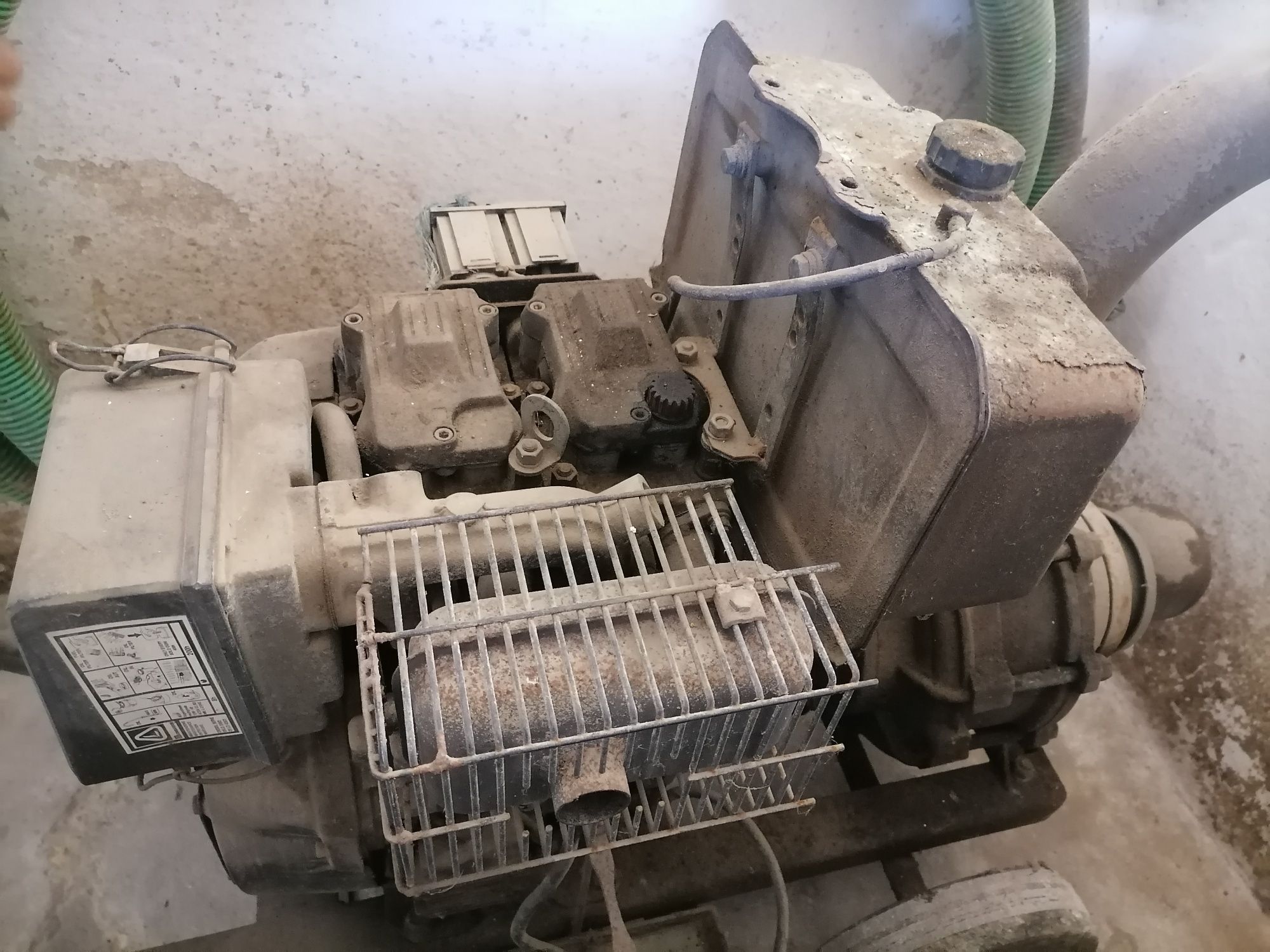 Motor lombardini com bomba